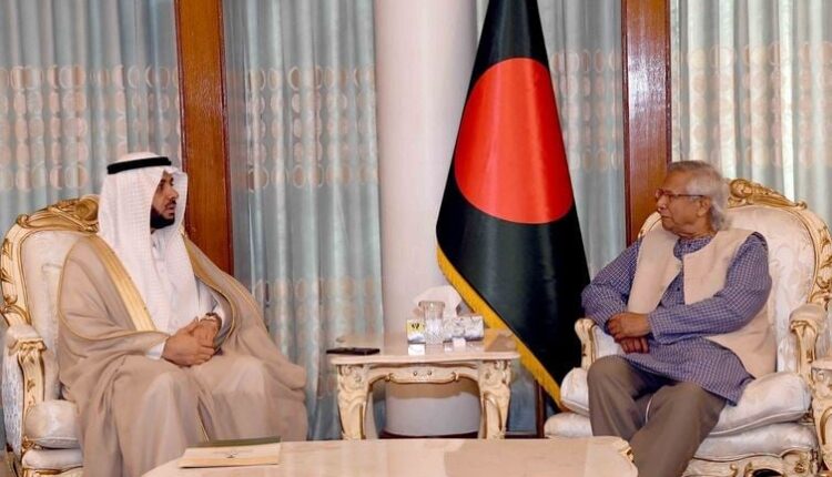 ঢাকায় নিযুক্ত সৌদি রাষ্ট্রদূত ইসা ইউসুফ ইসা আল দুহাইলান বাংলাদেশের অন্তর্বর্তী সরকারের প্রধান উপদেষ্টা অধ্যাপক ড. মুহাম্মদ ইউনূসের নেতৃত্বের