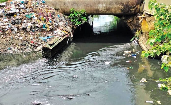 চান্দগাঁওয়ে শিল্পবর্জ্যে পরিবেশ দূষণ